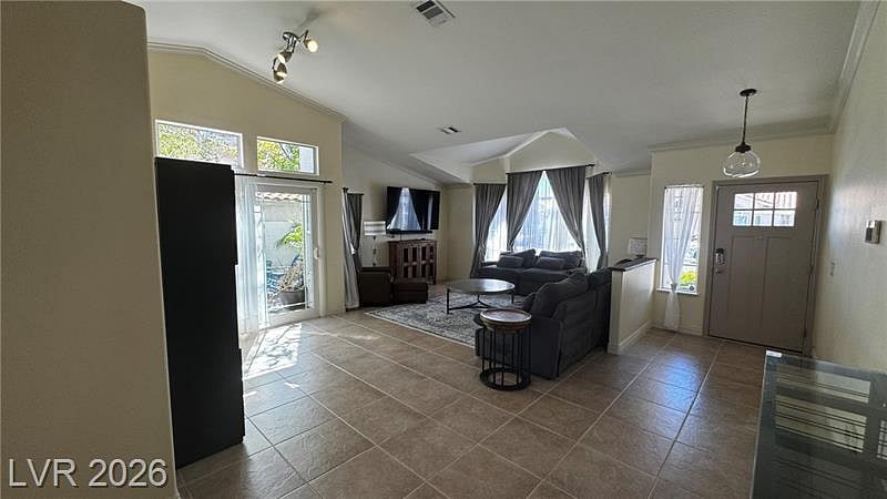 Furnished Finder property 1037319_1 photo 4