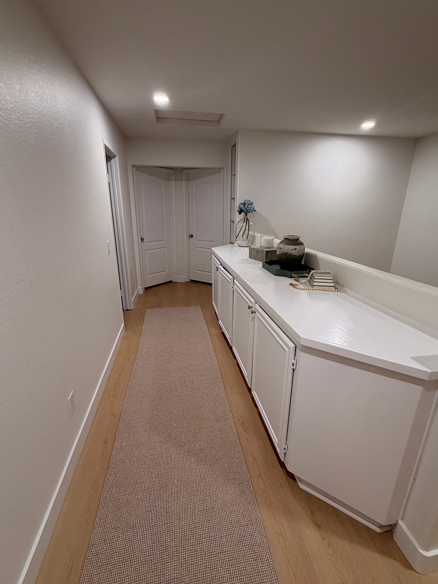 Hallway to 2 guest bedrooms plus bathroom (green)