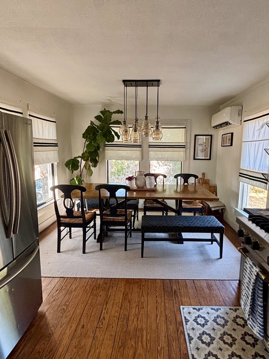 Dining area that seats 10.