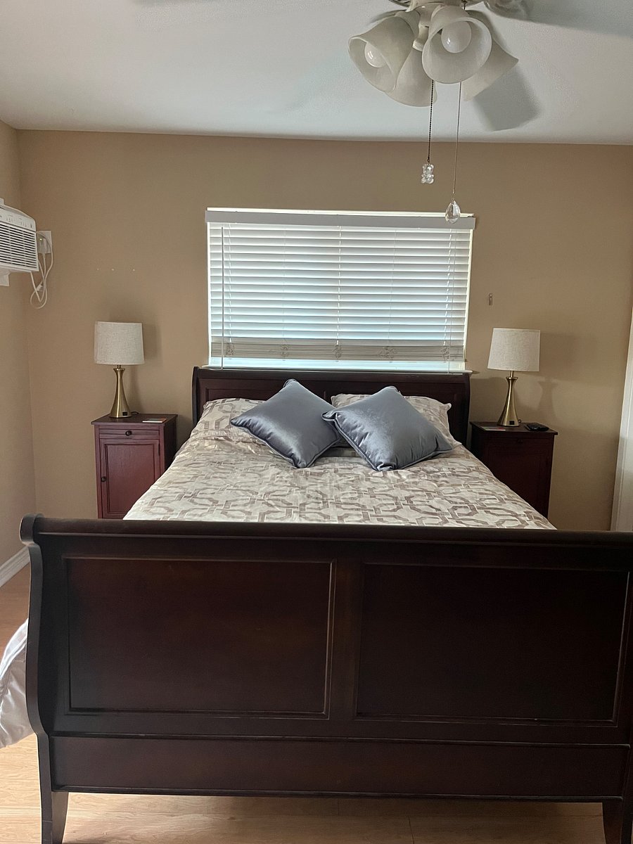 Queen sized bed, touch-sensitive lamps have USB and type C charging outlets.