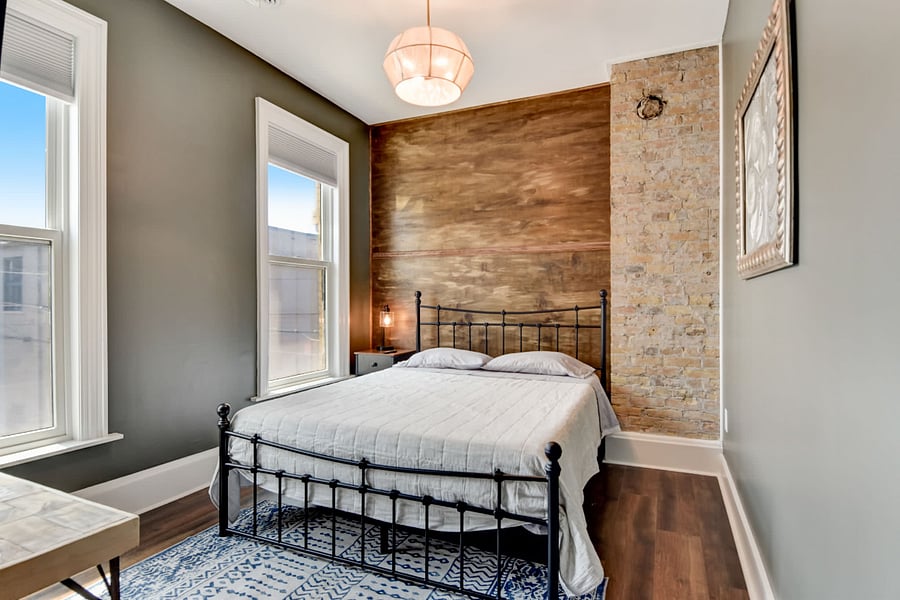 Front bedroom-Queen (2nd floor)