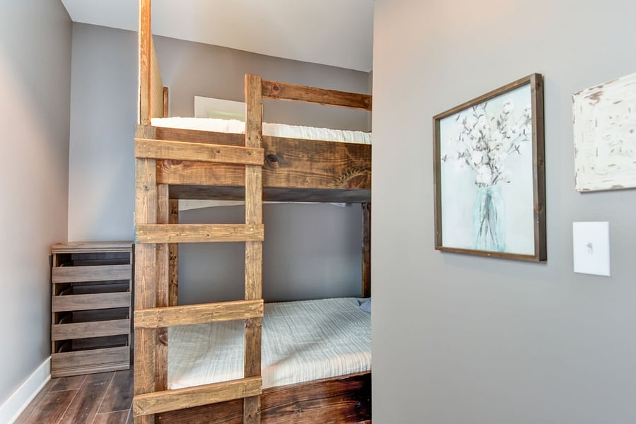 First floor bedroom - Queen over Queen