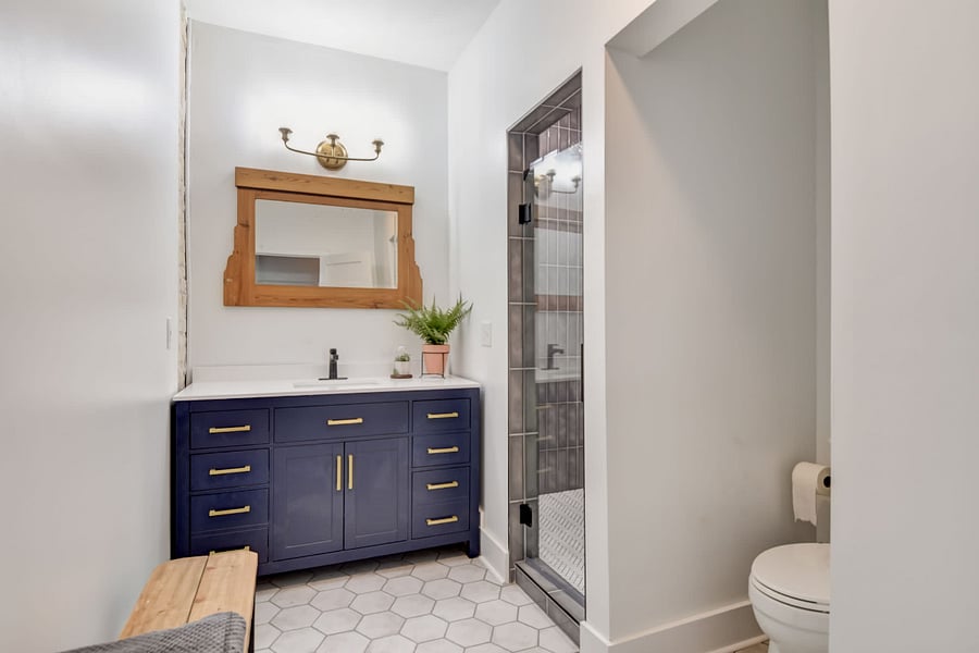 Full Bathroom 2 (2nd Floor)