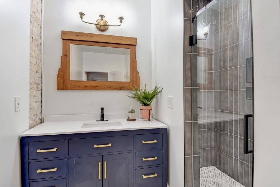 Full Bathroom 2 (2nd Floor)