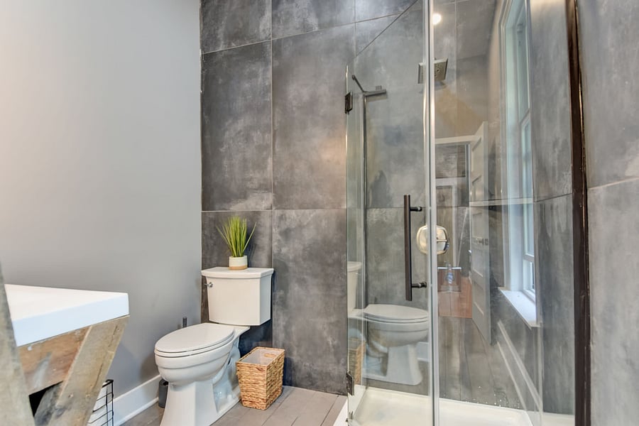 Full bath 1 - first floor