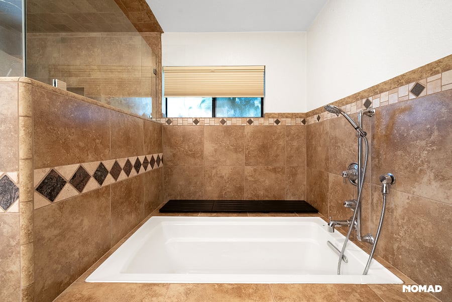 Main bath roman soaking tub, with hand wand and spout with exact temperture controls.