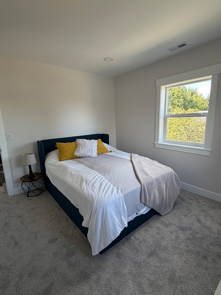 Queen bedroom 