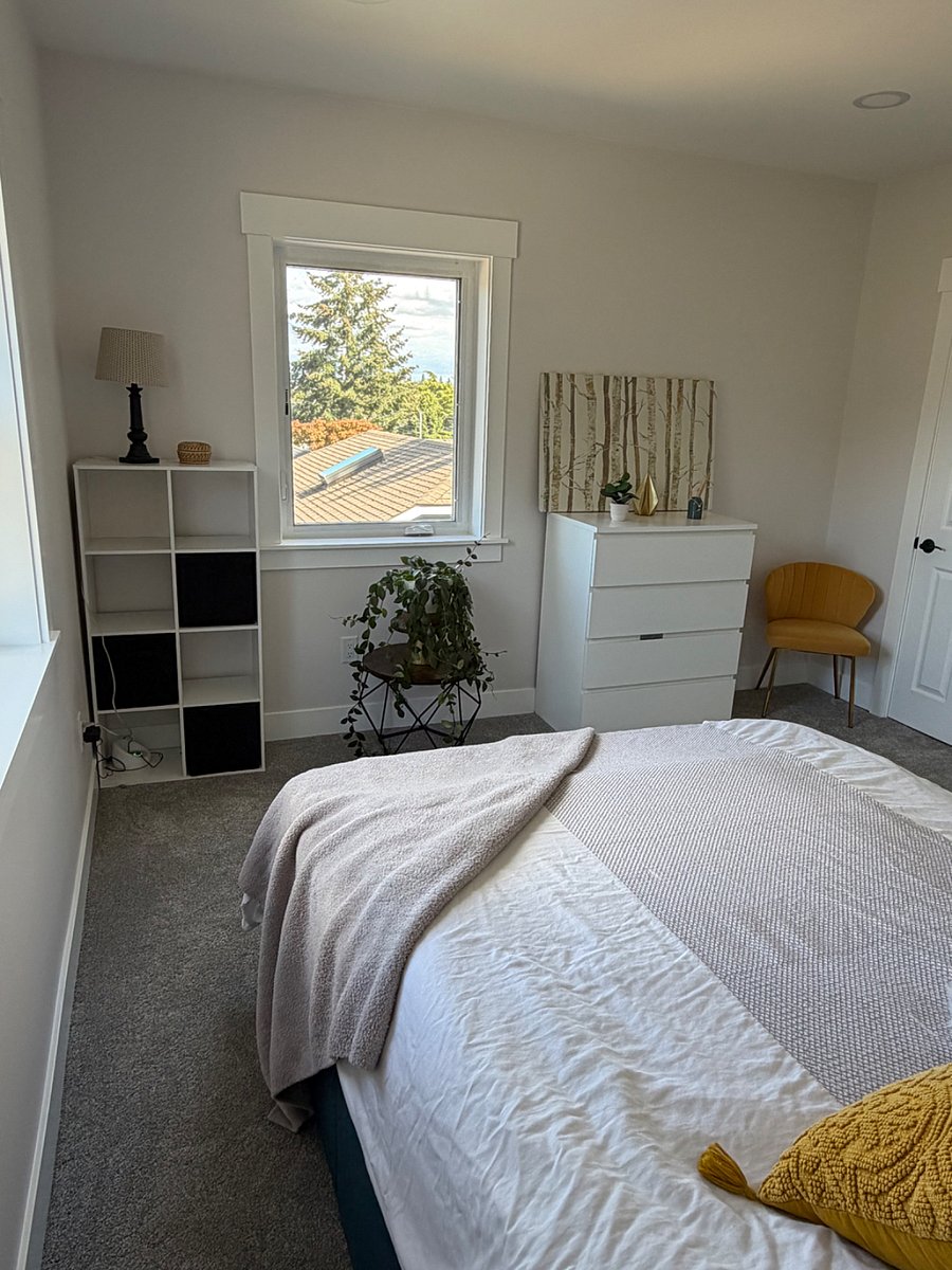 Storage/dressers in private bedroom 
