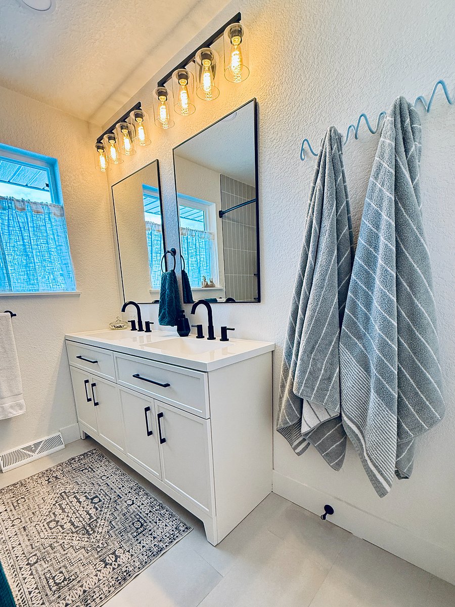 Double vanity bathroom upstairs with tub shower.
