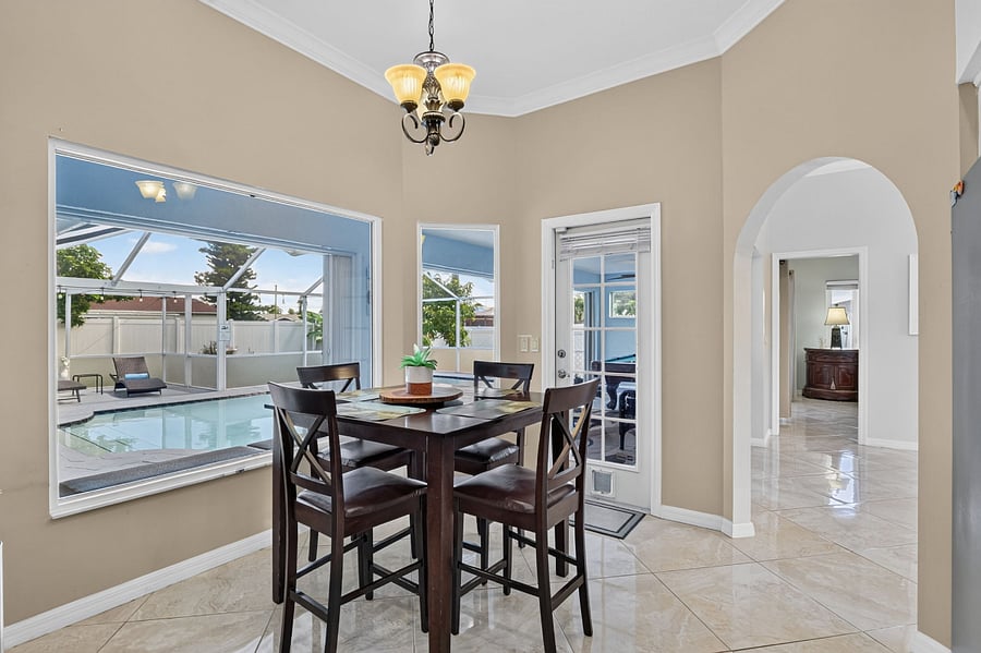 Dinning area off kitchen