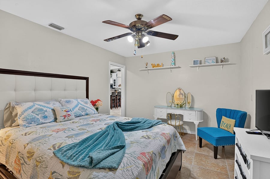Guest bedroom 2