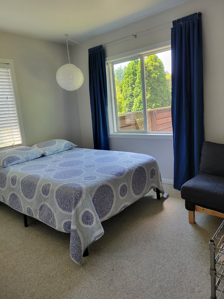 Cozy 9x13 size bedroom with a full size bed & storage space. Black out curtains available.