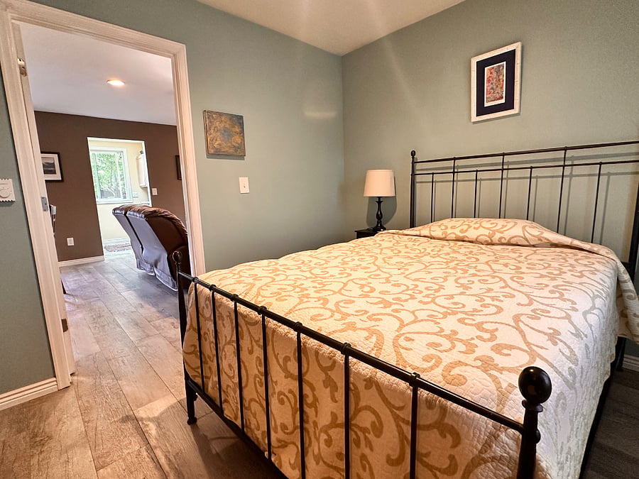 Currently furnished w F size can accommodate Q. Has dresser.
