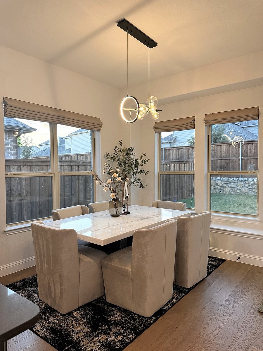 Dining| Backyard View