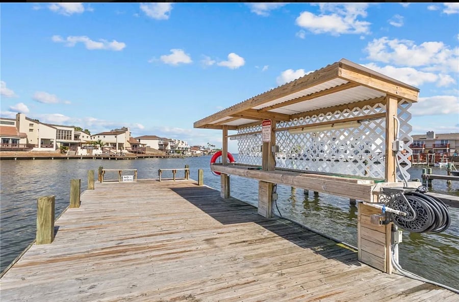 Fish cleaning station and fishing pier