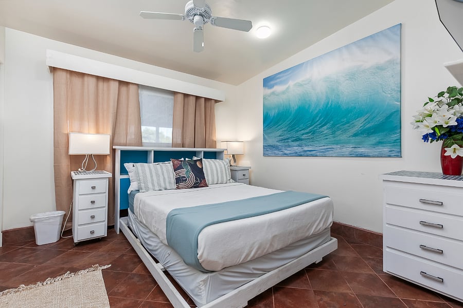 Bedroom 3 (Grey Room): Coastal artwork gives this comfortable bedroom a relaxed beach-house feel