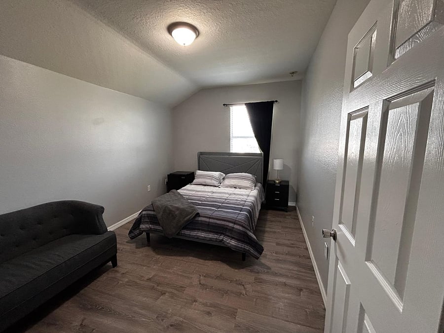 Furnished Finder property 1038473_1 photo 3