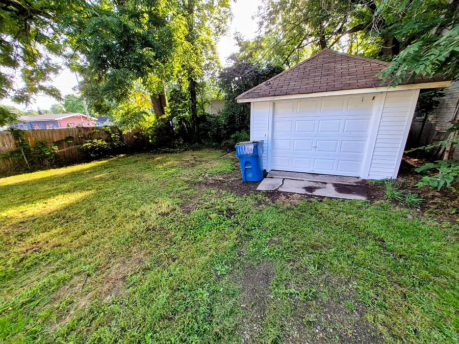 1 car garage and backyard
