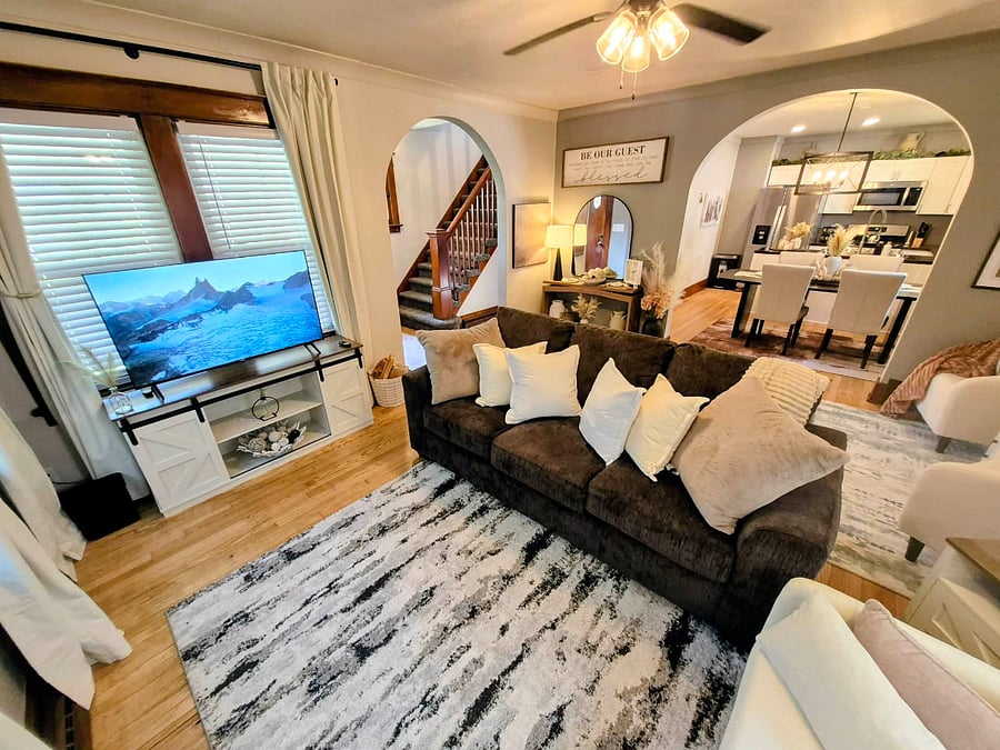 Expansive Living room