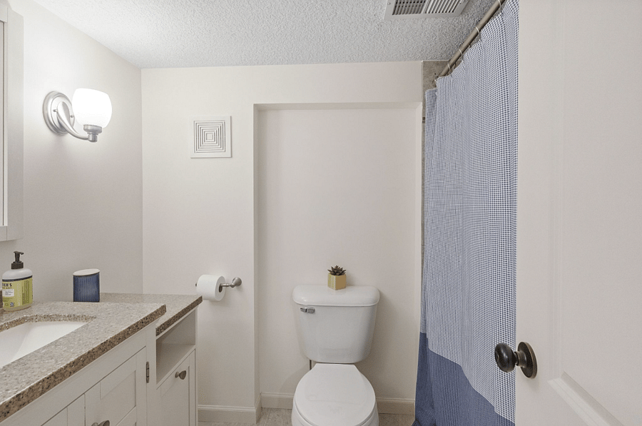 lower level 3/4 bath