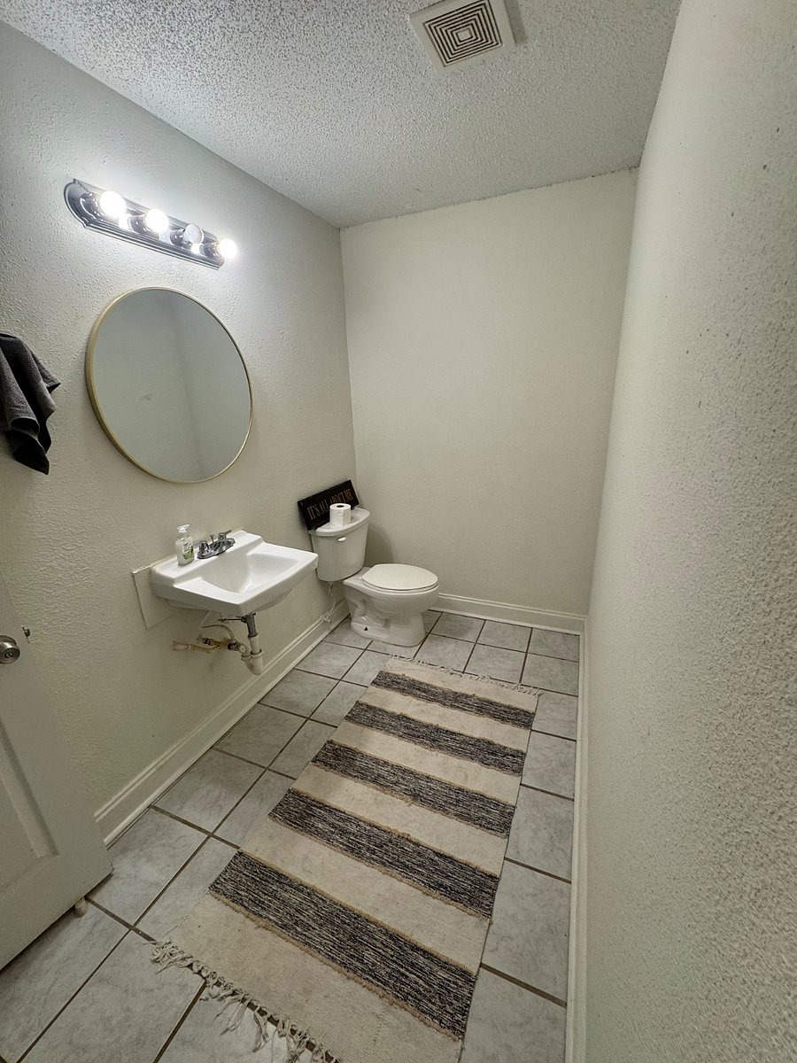 1/2 Bath
