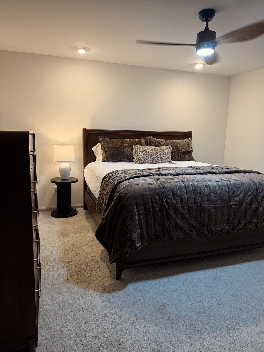 Upstairs bedroom 2 King bed with ensuite bathroom