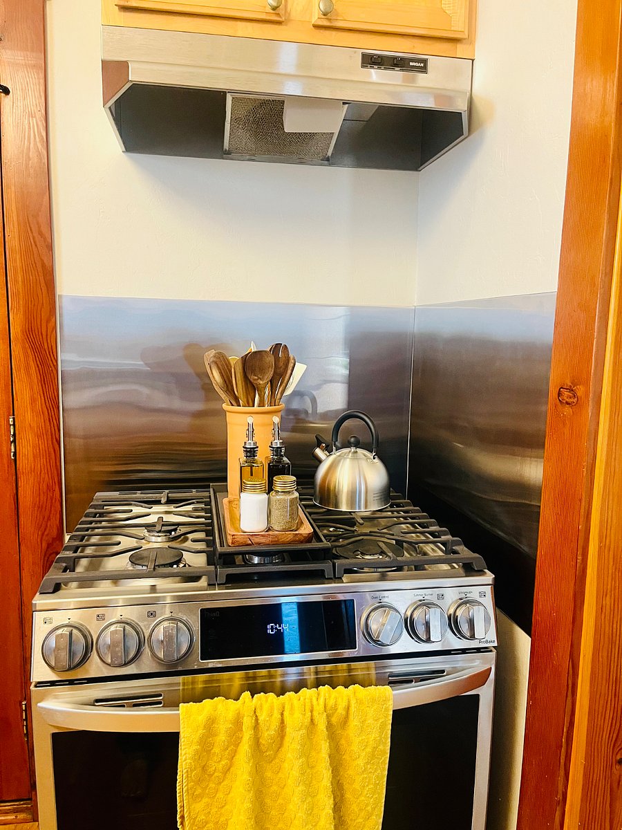 Gas Six Burner Stove and Oven