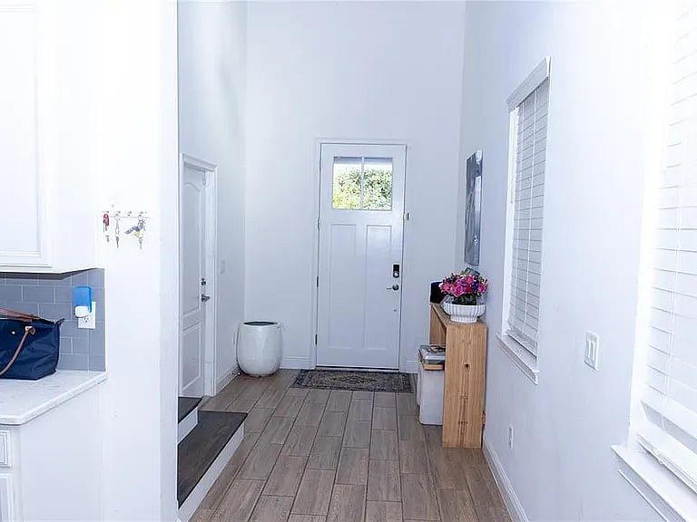 Furnished Finder property 1039053_1 photo 30