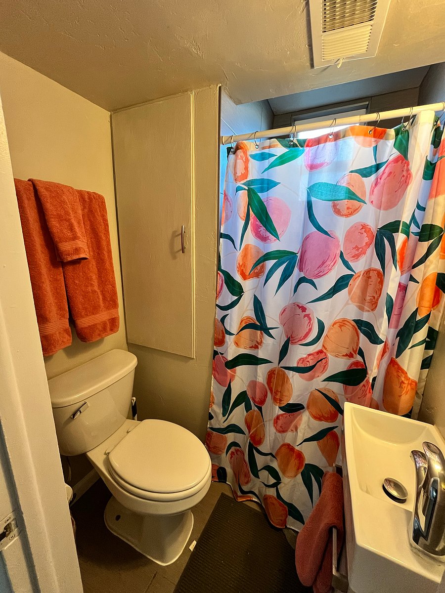 Lower unit 3/4 bath