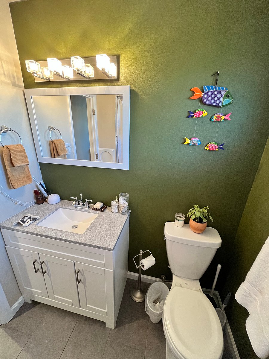 Full bathroom - upstairs