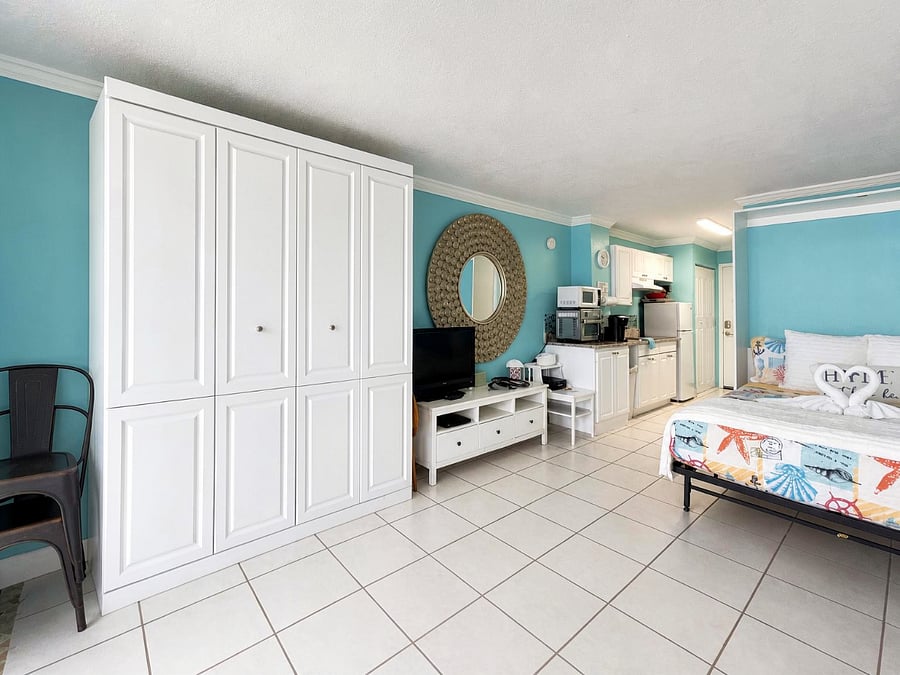 Two Murphy Beds sleeps 4 in this beach front studio.