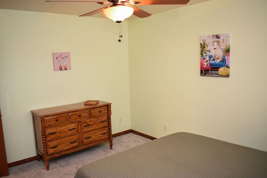 Downstairs bedroom - Queen