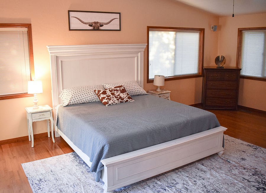 Primary Retreat
King Bed