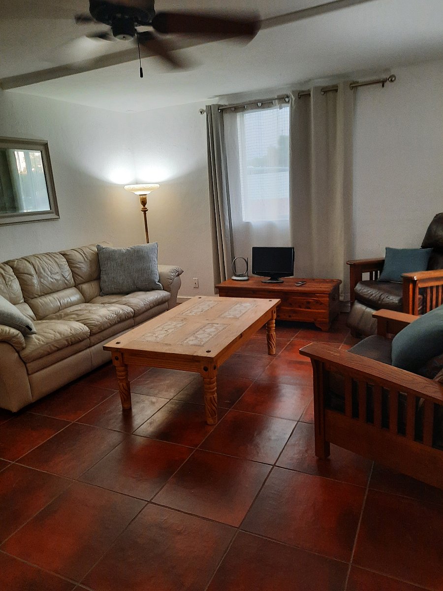 Living room, right side