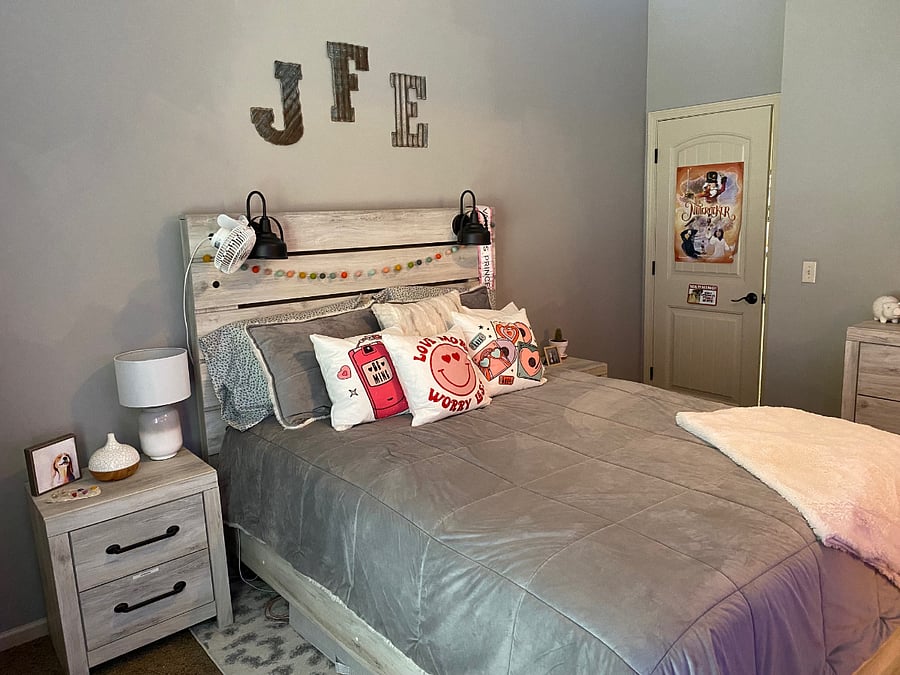 Private guest room overlooking the front of the house. Private bathroom in this bedroom.