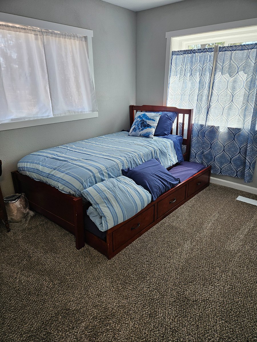 bedroom 2 with 2 single beds, trundle style bed