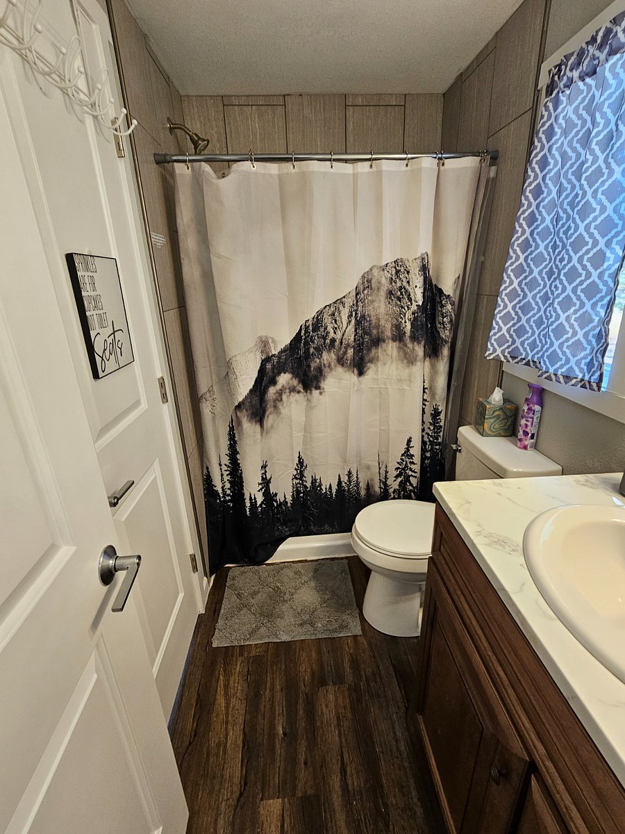 full bathroom off of the twin truncle bedoom