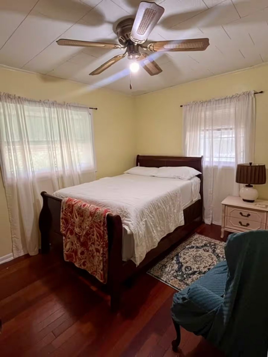 Full Bedroom