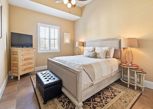 Queen bedroom