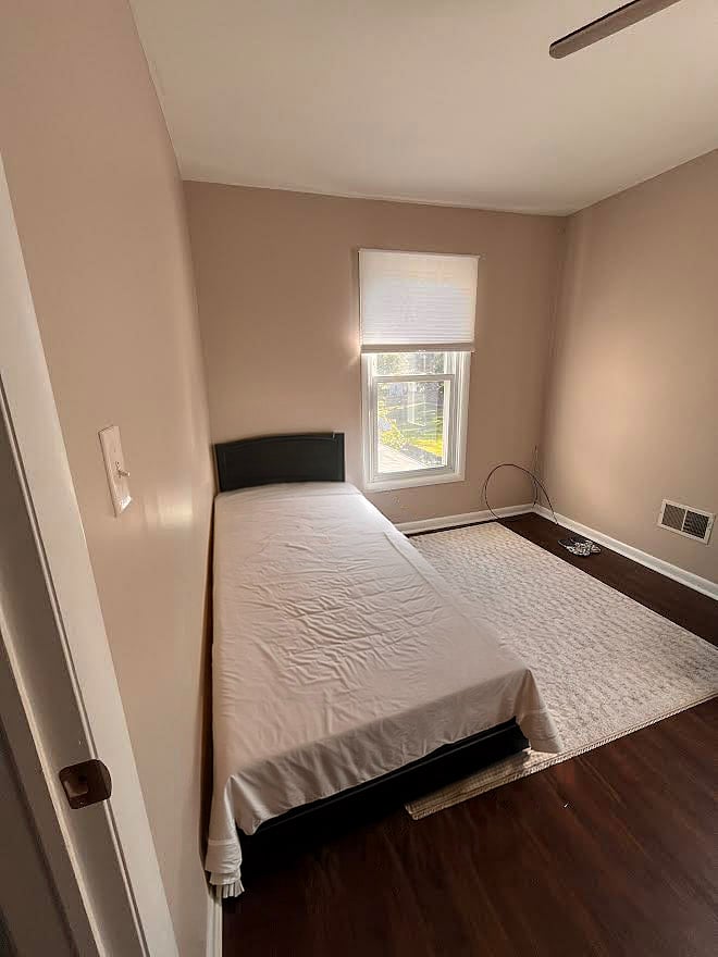 Small bedroom 2