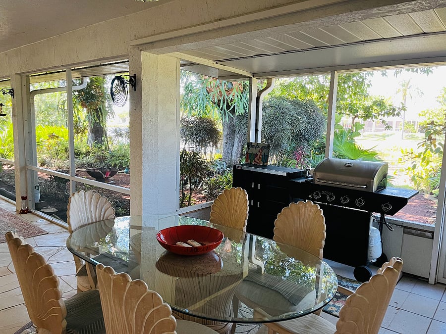 Lanai Dining

