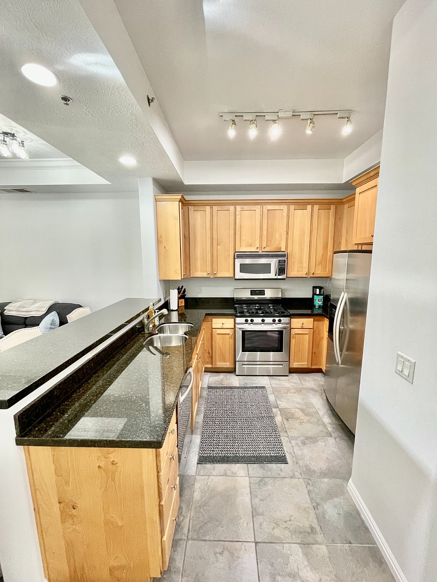 Fully stocked kitchen with all you need