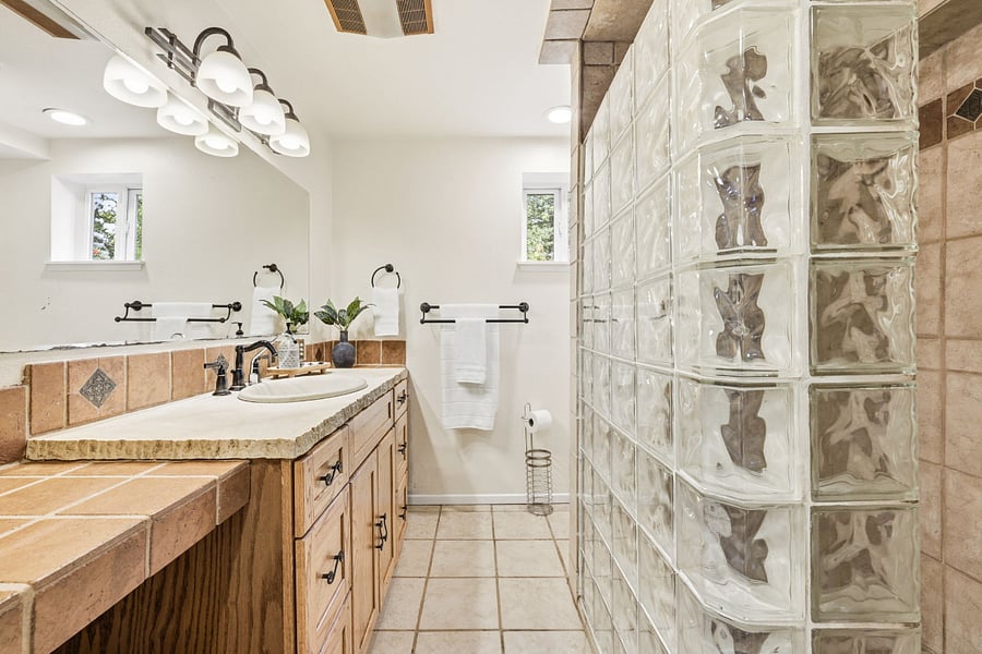 Cedar Room's Private Bath
