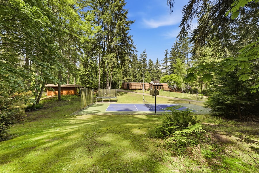 Yard with pickleball court