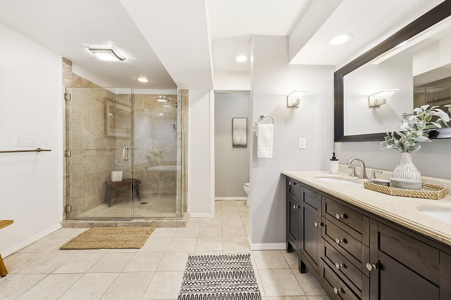 Maple Room private bath