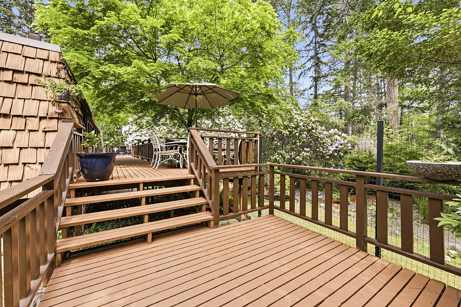 Deck with outdoor seating