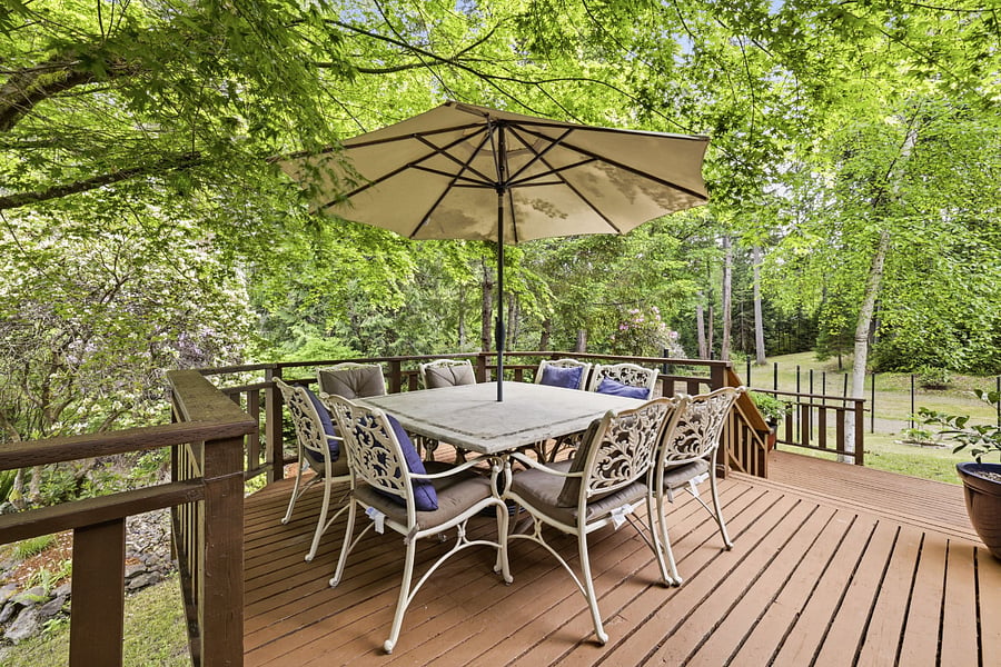 Deck eating area