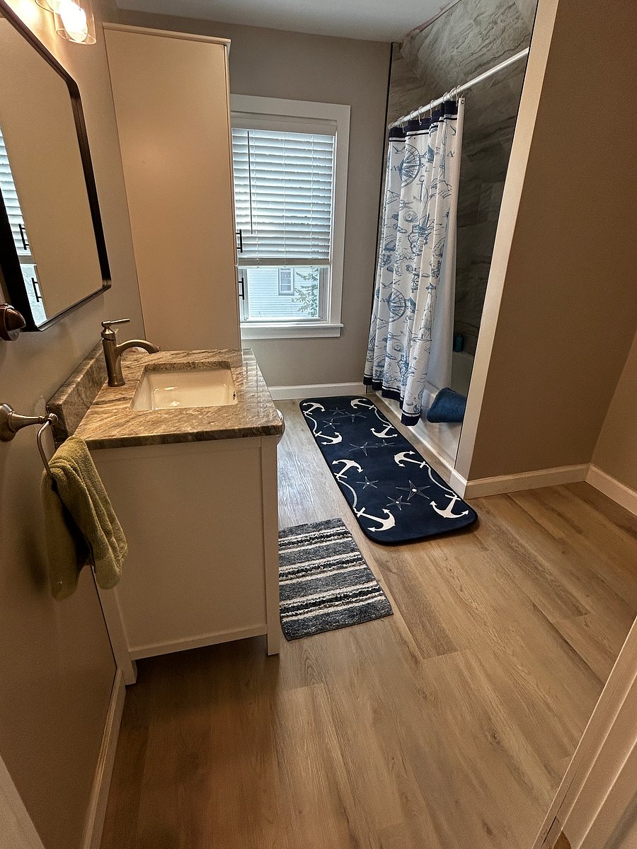 Upstairs full bath