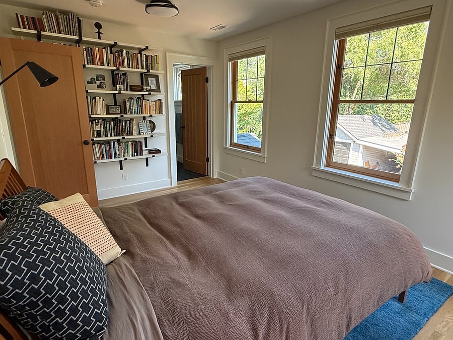 Primary bedroom features en-suite bathroom and walk-in closet