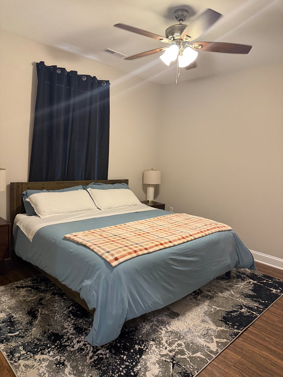 Bedroom 3: master suite with King bed